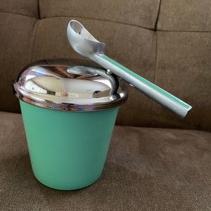 Marigold Artisans Ice Cream Container with Magnetic Spoon